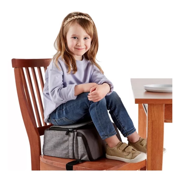 🎒CONTOURS // Explore 2-in-1 Portable Booster Seat and Diaper Bag (Graphite) - Picture 4 of 11